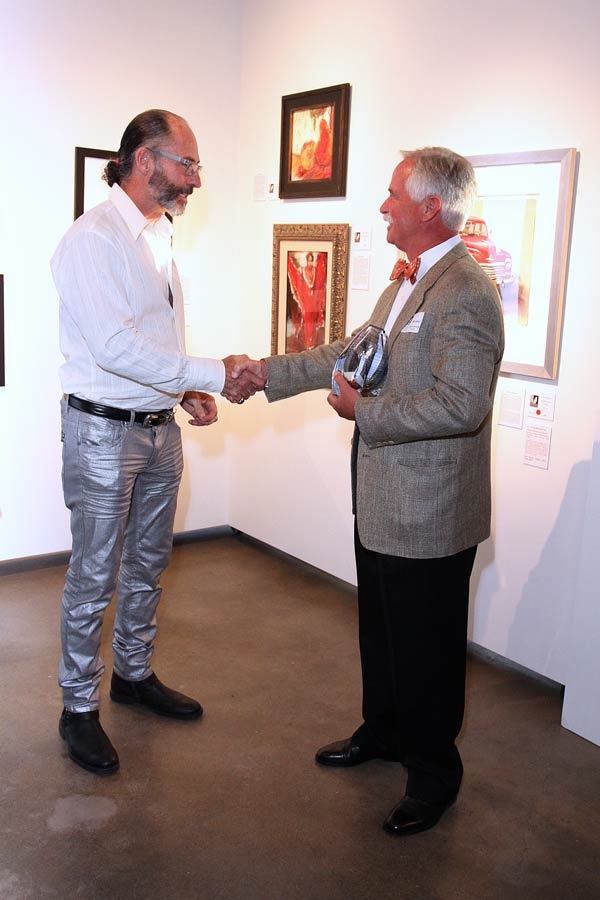 #79_Windows-Gala_2014_Arthaus_Artist-Kit-Karbler_Award-to-William-Hook_2014-Fra-Angelico-Artist-of-Year-Award_IMG_2811